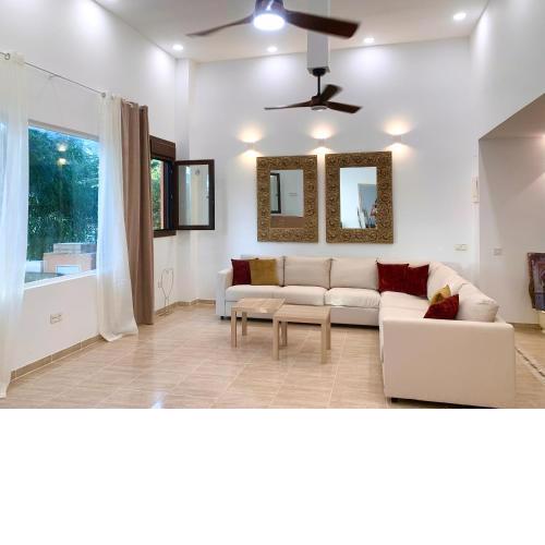 AMPLIA VIVIENDA NEW para12 pers. a 4 min caminando de la PLAYA con Terraza, Piscina Comunitaria, Wifi, Ventiladores de techo, Lavavajillas...