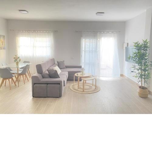 Amplio Apartamento con piscina cerca de Playa del Castillo