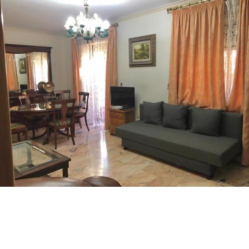 Amplio apartamento en Plaza Trinidad