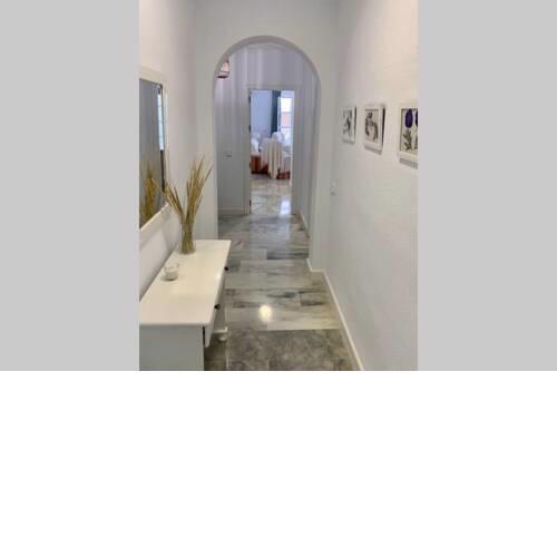 Amplio apartamento junto al mar