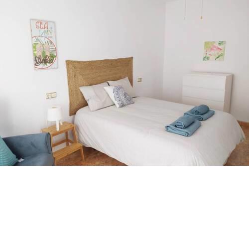 Amplio y céntrico apartamento junto al mar