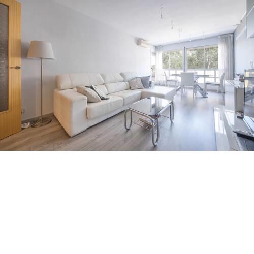 Ampolla Apartment