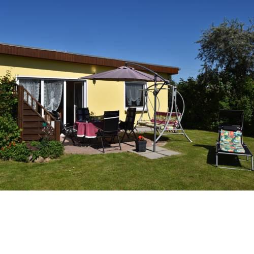Sunlit Cottage near Sea in Reddelich