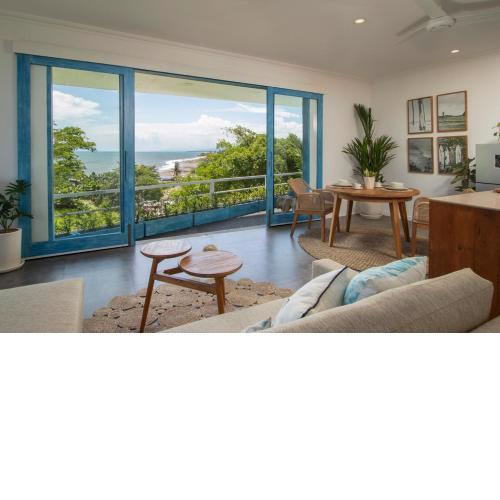 Angel Bay Beach House - Ulus Tropical 1 Bedroom Ocean View Apartment
