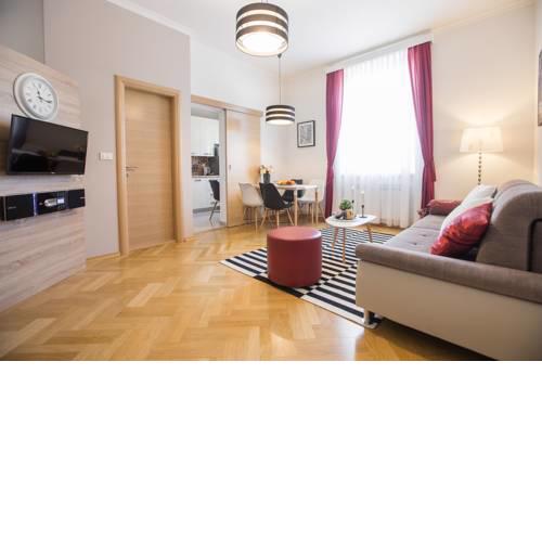 Angela Main Street Luxury Apartment