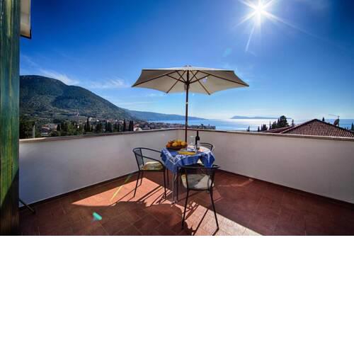 Anni - sun lighting apartment with a magical view