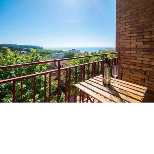 Anselm Clave Apartment - Beach a minute walk
