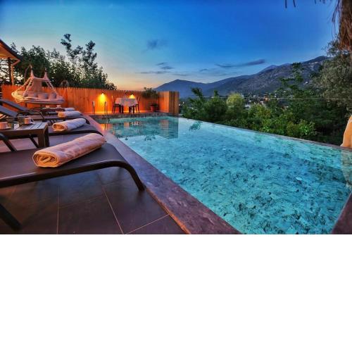 Antalya Kaş Üzümlü Bölgesinde Özel Havuzlu Villa