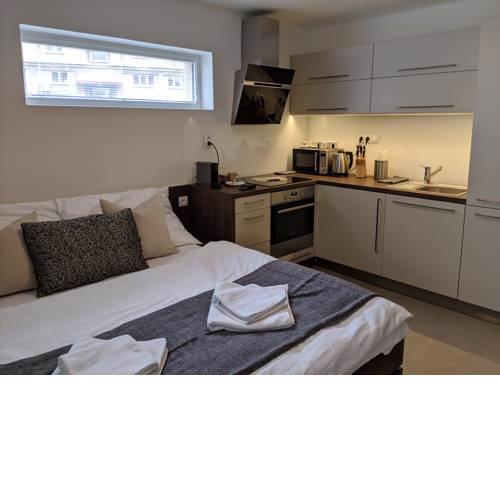 AP10 - Hradec Apartments "Overnight Simply"