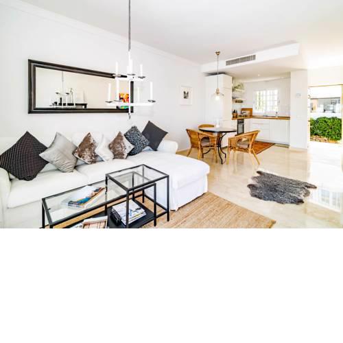 AP165 - Contemporary Scandinavian Style Apartment