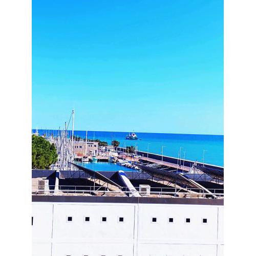 Apart Port Arenal con terraza y piscina