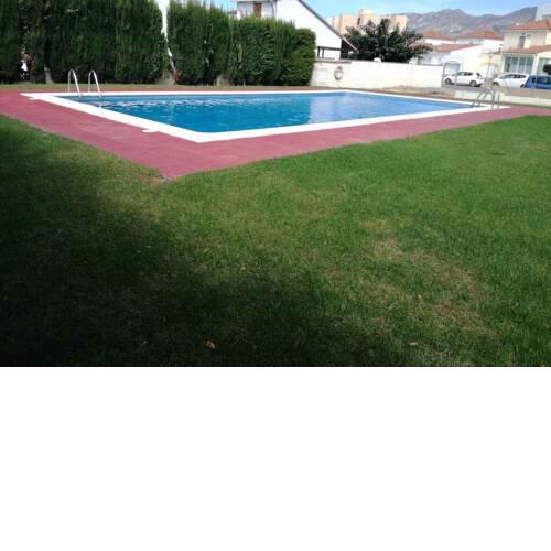 Apartament a Roses. Terrassa i piscina comunitaria