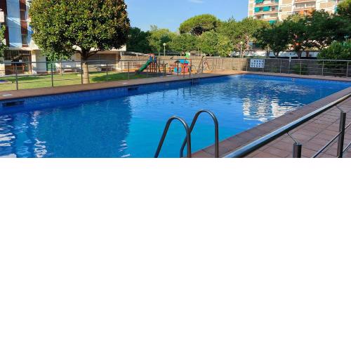 Apartament amb piscina al costat del mar