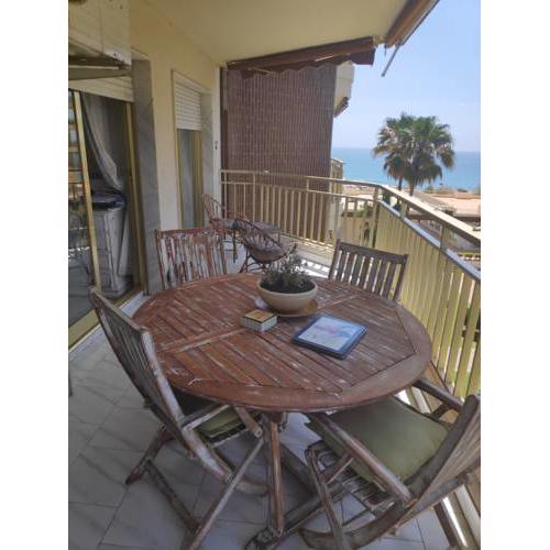 Apartamento 1 línea a pie de playa