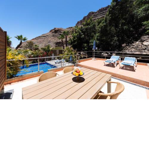 Apartamento 3 con estupenda vista a la piscina y montaña,terraza y Wifi