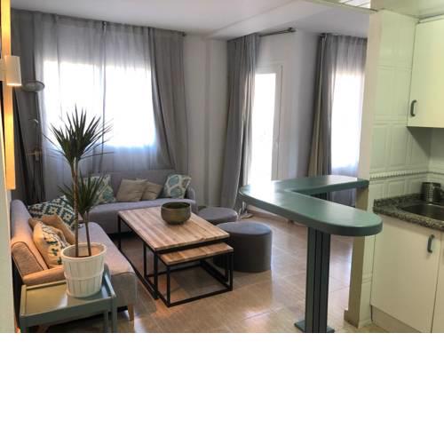 Apartamento a 100m de la playa con piscina