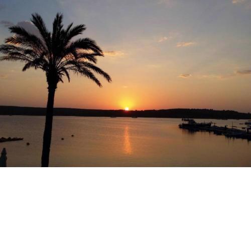 Apartamento a 40 metros de la playa en el puerto de Fornells