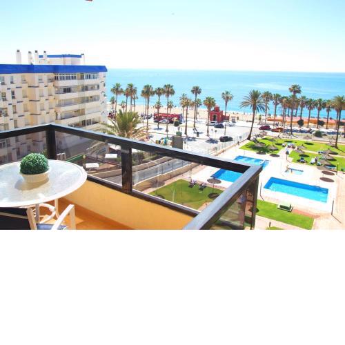 Apartamento A PIE DE PLAYA con terraza y piscinas