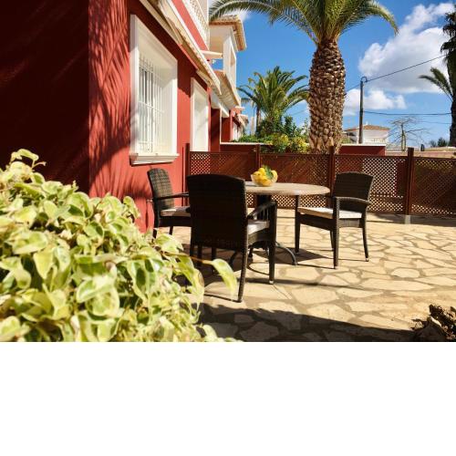 Apartamento adosado con jardín privado