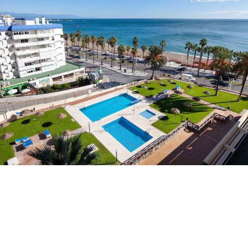 Apartamento Aloha con piscina y vistas al mar
