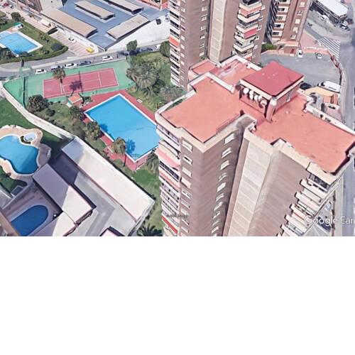 Apartamento Alteanos I, centrico y comodo, soleado, con amplios jardines y piscina, tenis, parking exterior comunitario, y la playa andando 10 min