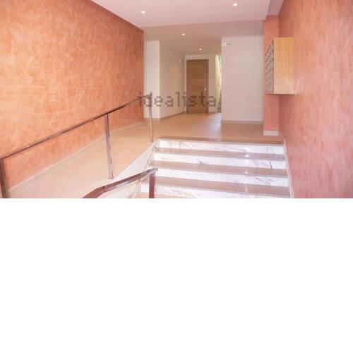 Apartamento amplio en Urbanización con piscina.