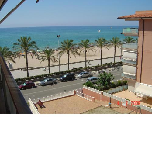 Apartamento ATICO 1a linea de playa Calafell vista al mar y piscina, 2 terrazas
