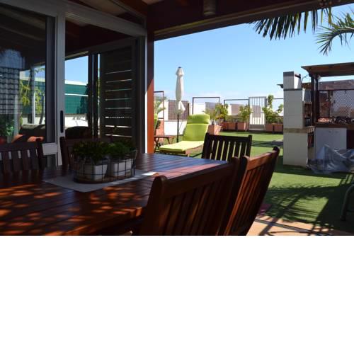 APARTAMENTO-ÁTICO FRENTE AL MAR