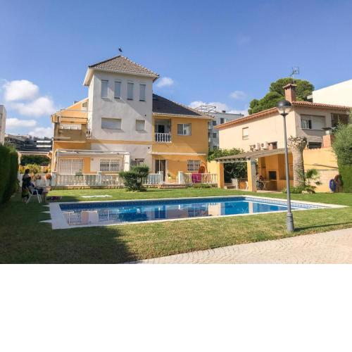 Apartamento con balcón, piscina y parking en La Horta 151B - INMO22
