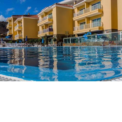 Apartamento con balcon y vista a la piscina en Patalavaca