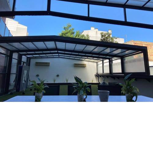 Apartamento con gran jardín privado