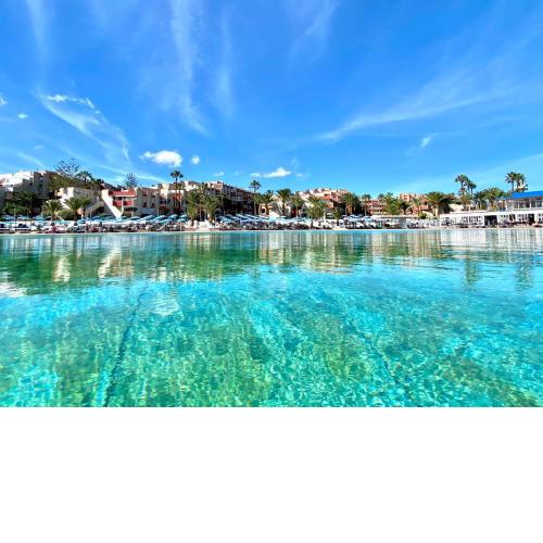 Apartamento con Hermosa Piscina, FreeWifi, Playa en Costa del Silencio