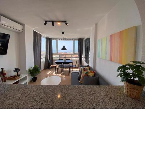 Apartamento con impresionante vista, piscina y parking