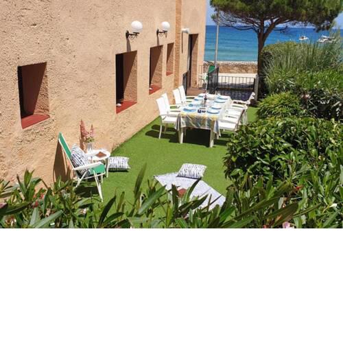 Apartamento con jardín a 11 metros de la playa. B1.