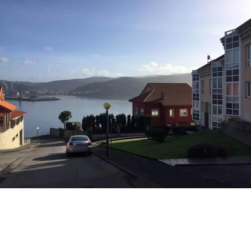 APARTAMENTO CON JARDIN VISTAS PLAYA QUENXE.