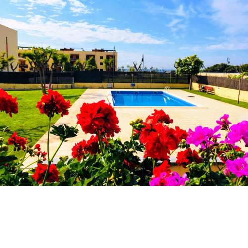 APARTAMENTO CON JARDIN Y PISCINA A 200M DE LA PLAYA