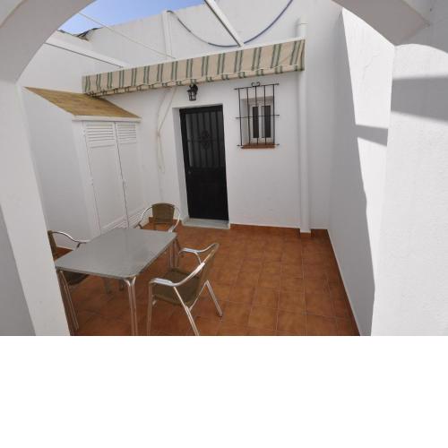 Apartamento con patio interior solo para familias y parejas