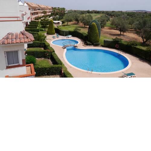 Apartamento con piscina en campo de golf a 10 min de la playa