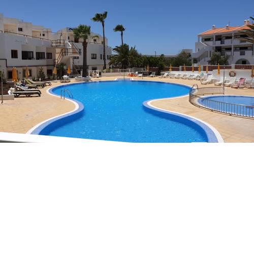 Apartamento con piscina junto a la playa