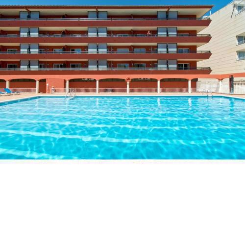 Apartamento con piscina y muy luminoso
