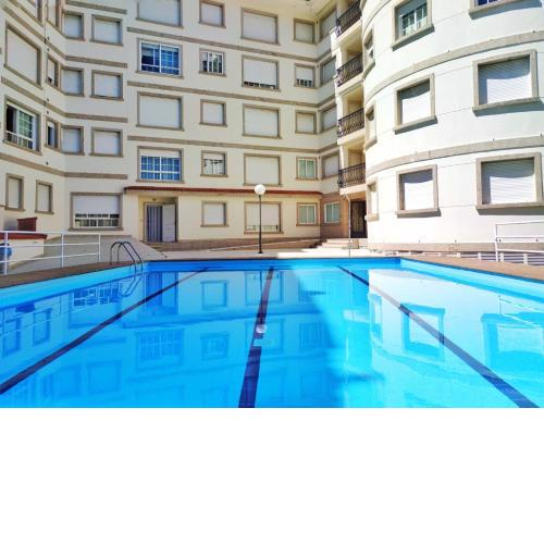 Apartamento con piscina y parking en el centro de Sanxenxo, a 100m de la playa