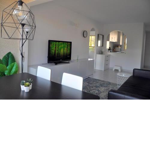 Apartamento con piscina y parking