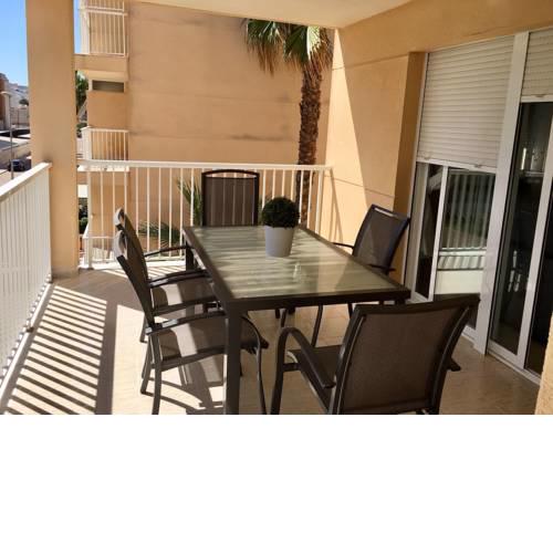 APARTAMENTO CON TERRAZA, VISTAS AL MAR Y PISCINA