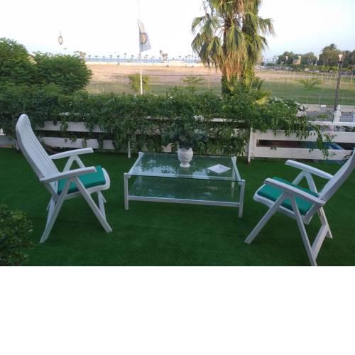 Apartamento con terraza y vistas al mar