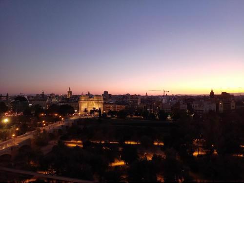 Apartamento con vistas a las torres de Serrano y al río Turia