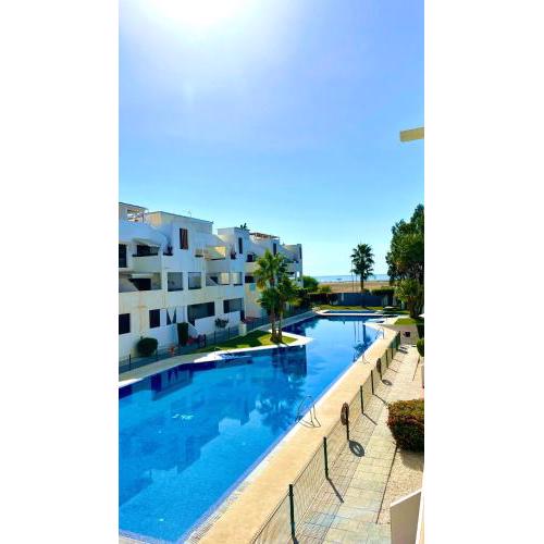 Apartamento con vistas al mar cerca de la playa.