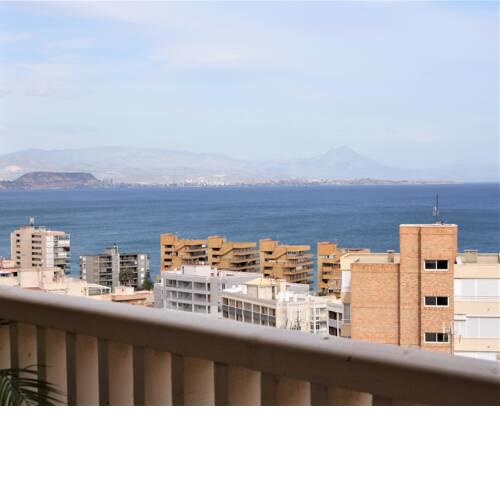 Apartamento con vistas al mar, con piscina y parking