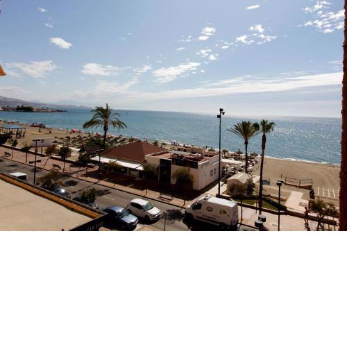 Apartamento con vistas al mar en primera linea de playa de Fuengirola
