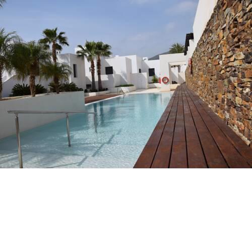 Apartamento con vistas al mar y acceso directo a la playa