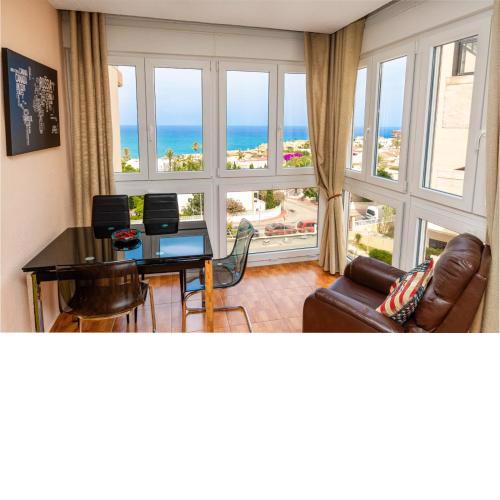 APARTAMENTO CON VISTAS AL MAR Y AL LAGO